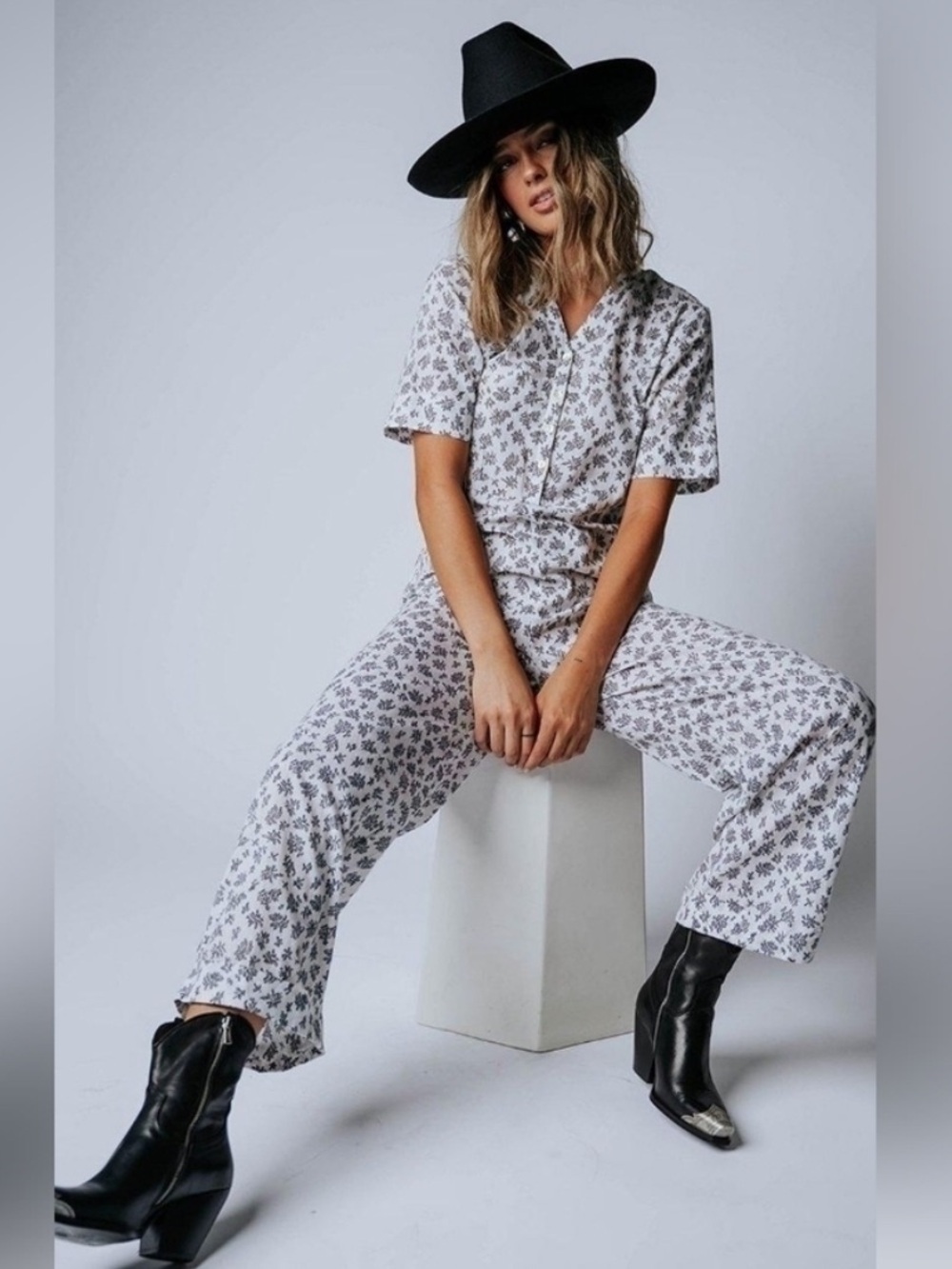 BOBBIE WREN Women’s Size S White & Black Floral Cotton Short Sleeve Jumpsuit
